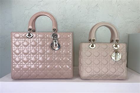 WHAT FITS INSIDE: LADY DIOR MEDIUM VS LARGE – Bag 